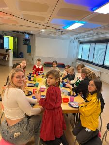 Weihnachtsfeier-miniPOWER-GIRLS-mit-Nadja-Tuminski-der-neuen-Trainerin